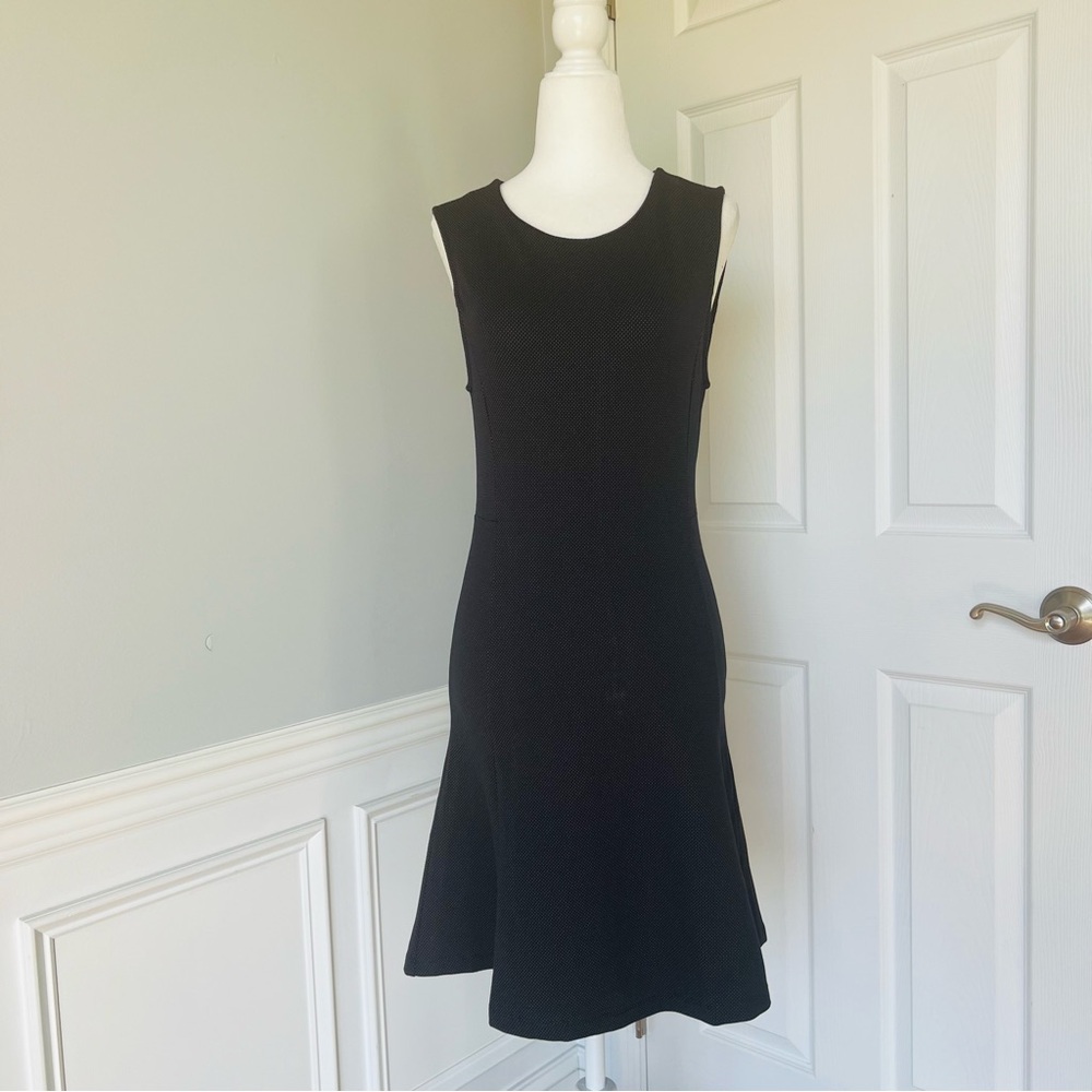 NWT Banana Republic Navy Blue Polka Dot Sleeveless Sheath Dress. Size XS